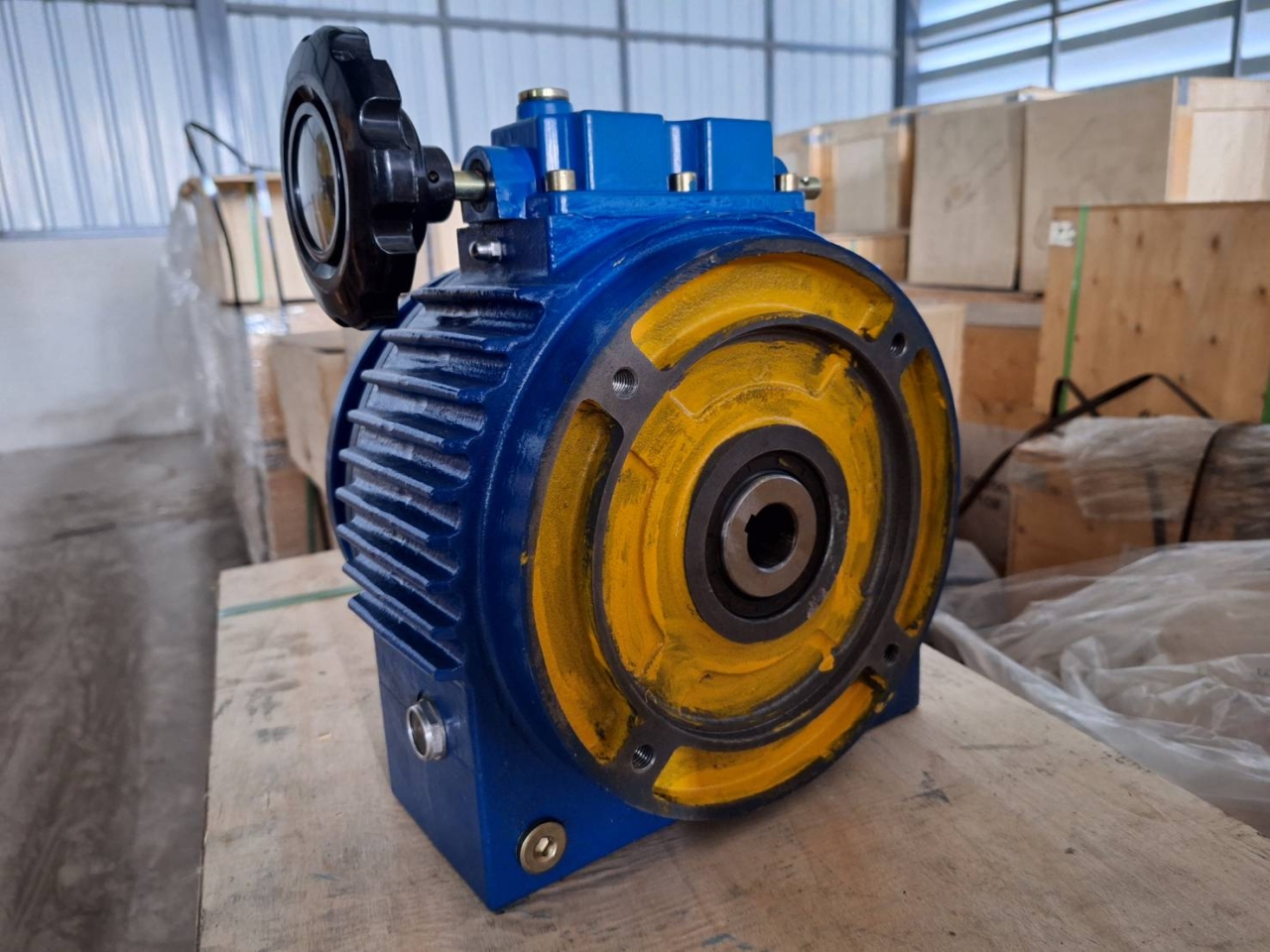 124336.jpg - มอเตอร์เกียร์ปรับรอบ SPEED VARIATOR GEAR MOTOR MODEL : NVL / NVF | https://sandberggear.com